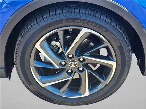 Used 2021 Toyota C-HR Limited image 21