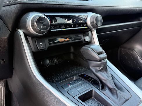Used 2022 Toyota RAV4 XLE FWD image 21