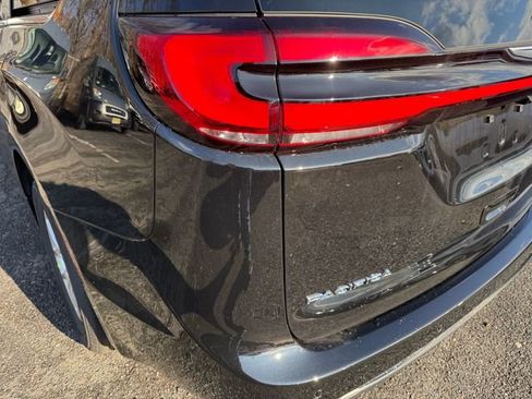 New 2026 Chrysler Pacifica Select image 12