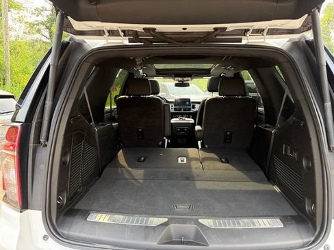 Used 2024 Chevrolet Tahoe Z71 w/ Luxury Package AWD/4WD image 33