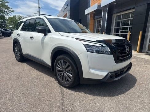 Used 2024 Nissan Pathfinder SL w/ SL Premium Package AWD/4WD image 6