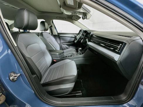 Used 2025 Volkswagen Jetta SE FWD image 30