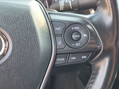 Used 2020 Toyota Camry SE w/ Convenience Package FWD image 20