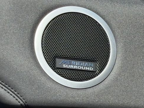 Used 2017 Land Rover Discovery HSE image 15