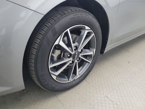 Used 2023 Kia Forte LXS FWD image 31