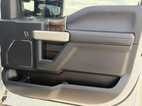 Used 2022 Ford F250 Lariat w/ Lariat Value Package image 12