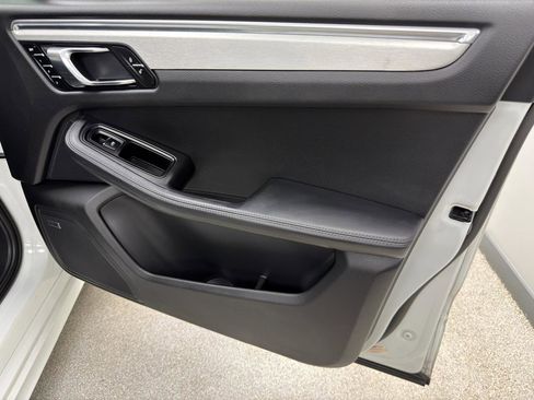 Used 2015 Porsche Macan Turbo image 13