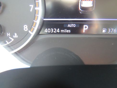 Used 2023 Nissan Pathfinder SL AWD/4WD image 25