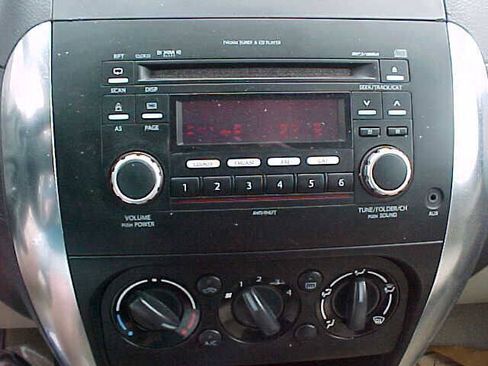 Used 2010 Suzuki SX4 LE FWD image 17
