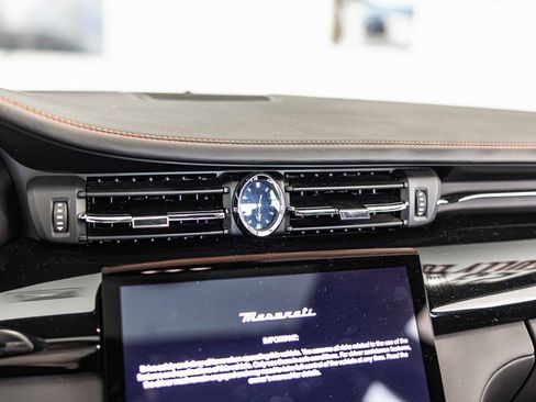 Used 2023 Maserati Quattroporte Modena Q4 image 28