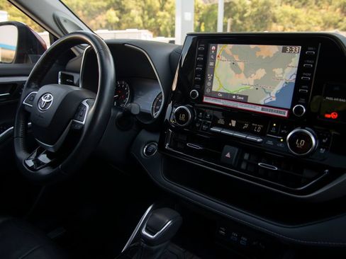 Used 2022 Toyota Highlander Limited AWD/4WD image 19