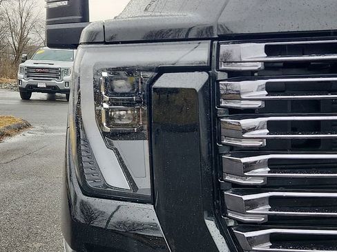 Used 2025 GMC Sierra 2500 Denali Ultimate image 9