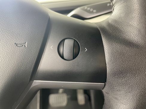 Used 2021 Tesla Model Y Long Range image 19