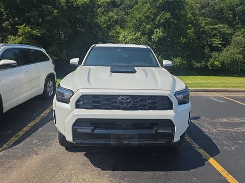 Used 2025 Toyota 4Runner TRD Sport AWD/4WD image 2