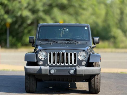 Used 2016 Jeep Wrangler Unlimited Sahara w/ Dual Top Group AWD/4WD image 2