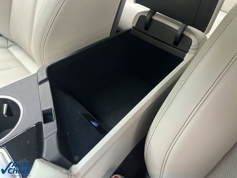 Used 2025 Genesis G70 2.5T image 27