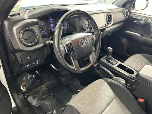 Used 2023 Toyota Tacoma TRD Off-Road image 11