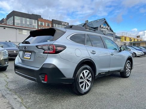 Used 2022 Subaru Outback Premium image 8