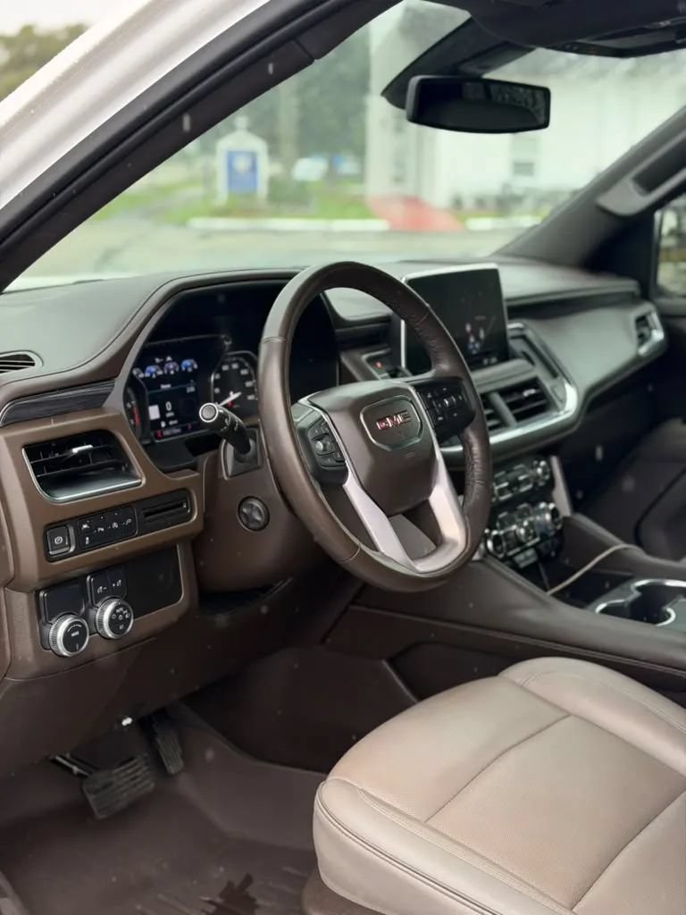 Used 2021 GMC Yukon SLT w/ Rear Media and Nav Package RWD image 12