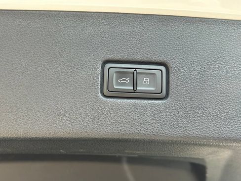Used 2023 Audi Q8 Premium Plus w/ Premium Plus Package AWD/4WD image 46