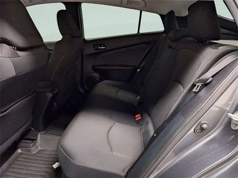 Used 2022 Toyota Prius LE image 10