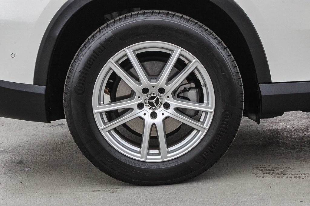 Used 2025 Mercedes-Benz GLC 300 4MATIC image 12