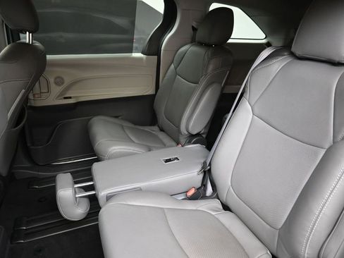 Used 2022 Toyota Sienna LE AWD/4WD image 20