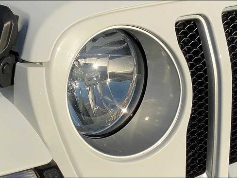 Used 2023 Jeep Wrangler Sahara image 25