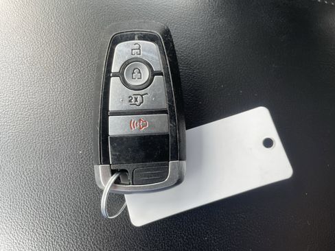 Used 2023 Ford Explorer XLT AWD/4WD image 29