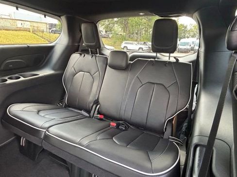 New 2026 Chrysler Pacifica Limited w/ Uconnect Theater Family Group image 15