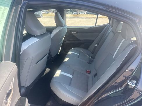 Used 2025 Toyota Camry SE image 18
