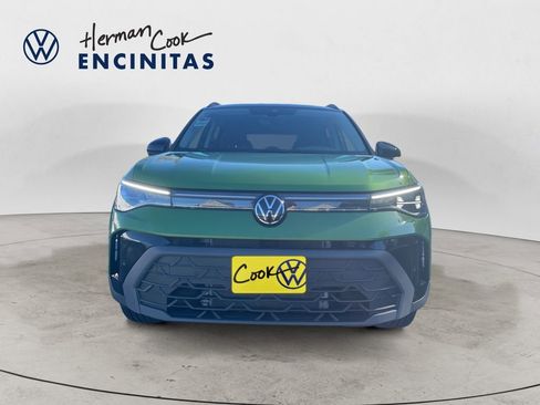 Certified 2025 Volkswagen Taos SE image 8