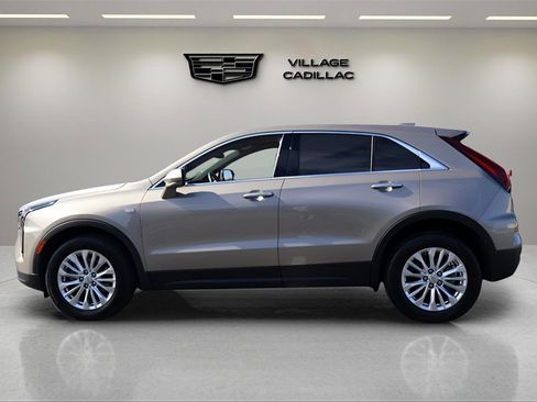 Used 2024 Cadillac XT4 Luxury w/ Cold Weather Package image 2