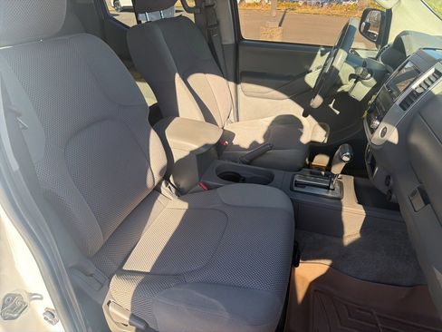 Used 2013 Nissan Frontier SV image 26