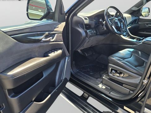 Used 2018 Cadillac Escalade ESV Platinum AWD/4WD image 25