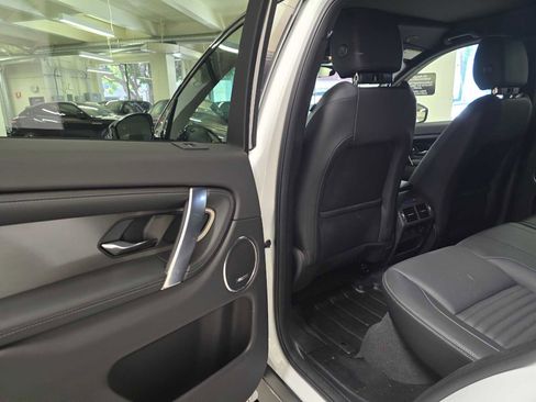 Certified 2025 Land Rover Discovery Sport Dynamic SE image 15