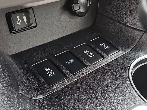 Used 2016 Toyota Highlander XLE image 26