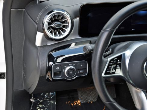 Used 2025 Mercedes-Benz CLA 250 image 8