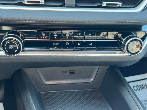 Used 2025 Chevrolet Equinox LT image 19