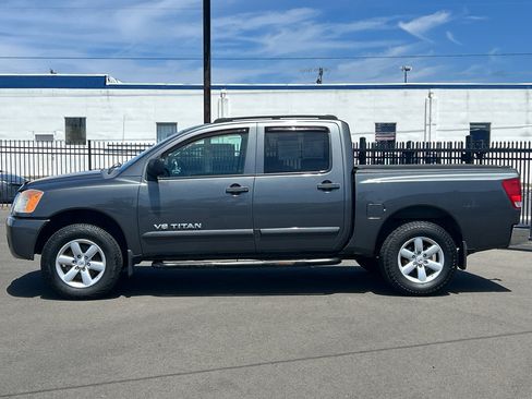 Used 2011 Nissan Titan SV AWD/4WD image 5