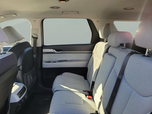 Certified 2023 Hyundai Palisade SE image 5