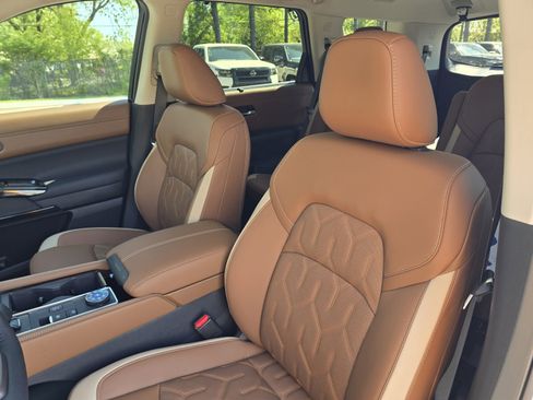 New 2026 Nissan Pathfinder Platinum AWD/4WD image 13