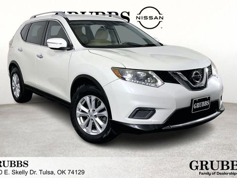 Used 2015 Nissan Rogue SV image 1