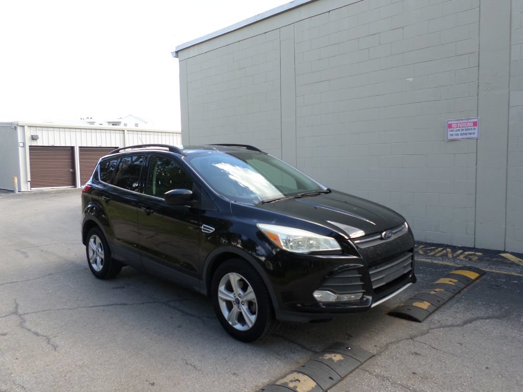 Used 2016 Ford Escape SE w/ SE Leather Comfort Package FWD image 2