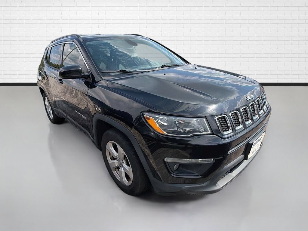 Used 2019 Jeep Compass Latitude w/ Cold Weather Group FWD image 1