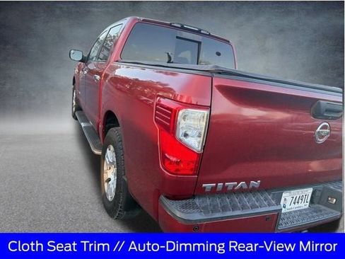 Used 2017 Nissan Titan SV image 10