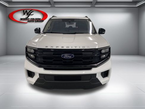 Used 2025 Ford Expedition Active RWD image 2