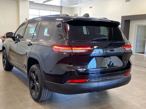 Used 2023 Jeep Grand Cherokee L Limited w/ Black Appearance Package AWD/4WD image 5