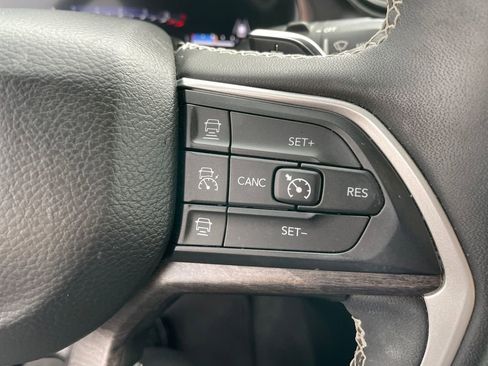 Certified 2023 Jeep Grand Cherokee Limited AWD/4WD image 44