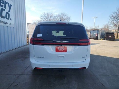New 2026 Chrysler Pacifica Pinnacle image 23
